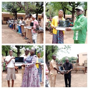 Togo/ Rentrée scolaire 2026-2027 : Les cadres de la Binah accompagnent 1 000 élèves vulnérables, offrent 200 tables-bancs et récompensent les 20 meilleurs au BAC II avec des ordinateurs d’une valeur globale de 10 millions FCFA